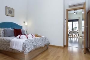-MalagaSunApts- Jinetes Chil Pool & Park2