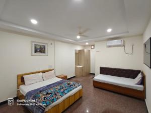 AM Grand Lodging