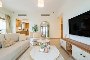 Paradise in Yas - Premium Apt - Golf course view - Near Yas water world - Ferrari World