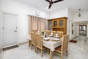 Peaceful 3BHK Family Flat near Cyber Towers, Hitech City