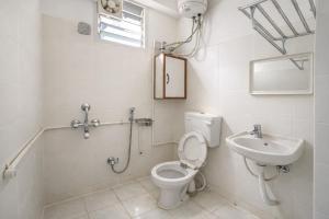 Peaceful 3BHK Family Flat near Cyber Towers, Hitech City