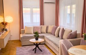 Alma Apartment - Family Stay Across Aqua Park Raj