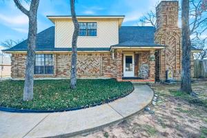 Beautiful Presidential Suite Private Bath near DFW
