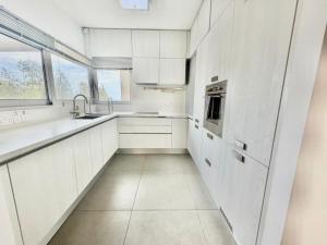 Luxury Beach Front Flat Kyma 3