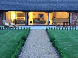 Private and Romantic Garden House