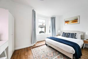 Spacious 4bed Sleeps8 Free Parking Watford town Centre
