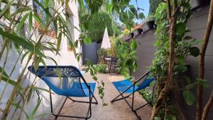 studio charmant et calme villeneuve les avignon entrée et cour indépendantes climatisation piscine parking