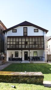 Casa Vizcaya, Casa rural para grupos de hasta 20 personas en Lanestosa, ideal para reuniones y celebraciones tranquilas