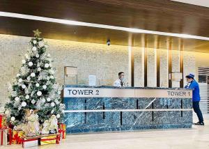 Cozy MOA Staycation Pool View plus Netflix and Walk to Mall