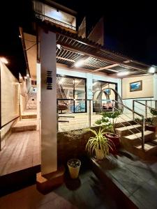 Beachfront house with private pool, Lobo Batangas