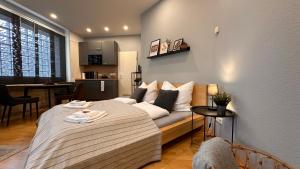 BELLAHOMES Apartments, Ground Floor, Aircondition, Private Parking, Airport 30 min