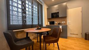 BELLAHOMES Apartments, Ground Floor, Aircondition, Private Parking, Airport 30 min