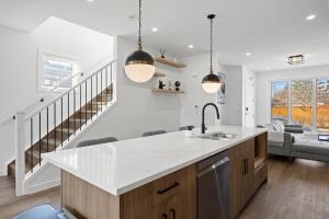 Stunning 3BR Luxury Home Downtown Corner Views