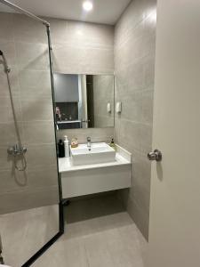 Lux9 Home, Modern City View Apartment #03, Phu My Hung