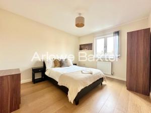 Modern 4-Bedroom House, Families and Contractors
