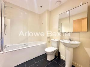Modern 4-Bedroom House, Families and Contractors