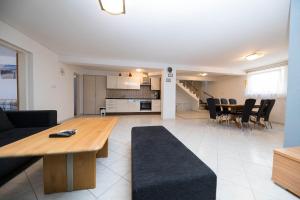 Apartment Dea 3 Spacious Lower-Level Apartment