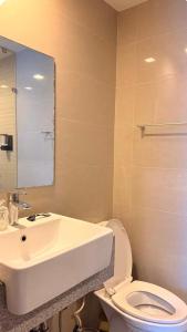 Uptown Parksuites Tower 1