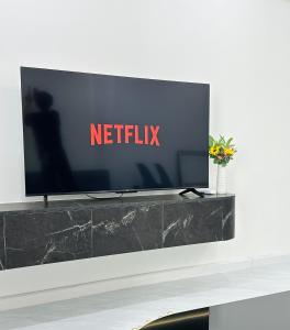 Lux9 Home - High-Floor 55m Apartment - City View & Free Pool