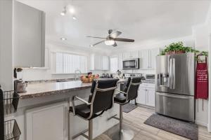 Modern 1BR Retreat with BBQ & Fire Pit - Near Downtown