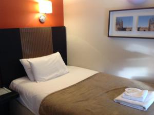 Fir Tree Court Small Double (4ft wide) room in Highfield Park