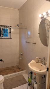 Beachfront 5BR w Gen Long Bay,Portland Sleeps 10