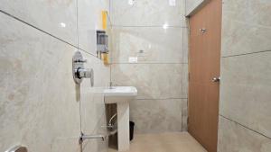 Hotel Simha Skylight - Near Tiruchanoor Temple - Executive Transit Hotel