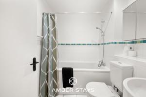 Spacious 3 Bed House in Reading by Amber Stays, Perfect for Business & Contractors, FREE Parking!