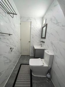 2BR spacious Townhouse Near SM Clark & Airport