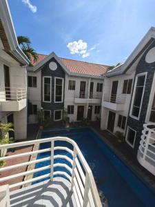 2BR spacious Townhouse Near SM Clark & Airport