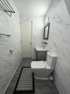 2BR spacious Townhouse Near SM Clark & Airport