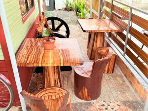 Olango Island-Tiny Guest House Fully Furnished with Hot Shower, Washer, Wi-Fi, Netflix & King Bed S&E-3