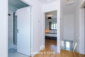 Spacious 4 Bed House in Birmingham City Centre, Ideal for long term with Free Parking!
