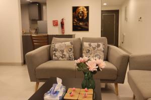 Pinnacle Row Chic 1BR Apartment