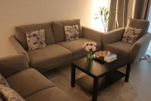 Pinnacle Row Chic 1BR Apartment
