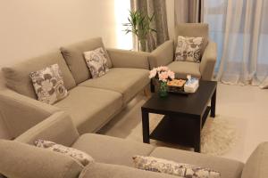 Pinnacle Row Chic 1BR Apartment