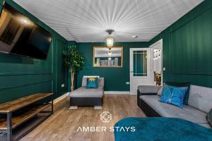 Spacious 5 Bed House in Reading by Amber Stays, Perfect for Business & Contractors, Sleeps 12
