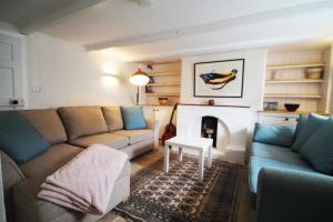 Parc an Creet Cottage with Parking, Garden