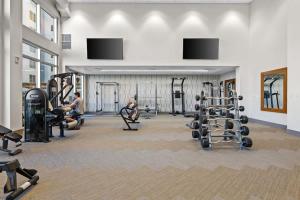 Stylish 1BR with pool & gym in The Gulch