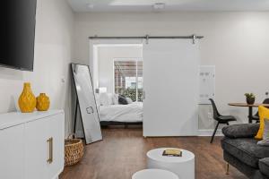 Modern Nashville 1BR Walk to Gulch and Broadway