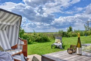 Ferienhaus Huus Waterkant 18 Feriendorf Klein Stresow Rügen by ruyastay