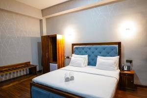 CROWN REGENCY- BADULLA