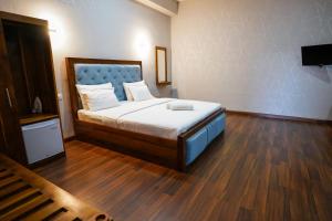 CROWN REGENCY- BADULLA