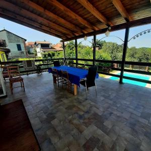 The house among the vineyards