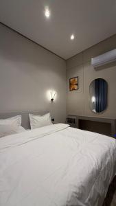 105 tara-JRE Jabal Al Lweibdeh with stunning view