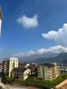 Cozy Apartment - 2 Bedrooms with Mountain and Lake View