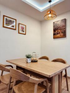 Cozy Apartment - 2 Bedrooms with Mountain and Lake View