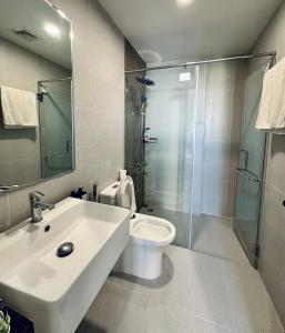 Cozy Apartment - 2 Bedrooms with Mountain and Lake View