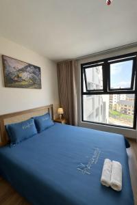Cozy Apartment - 2 Bedrooms with Mountain and Lake View