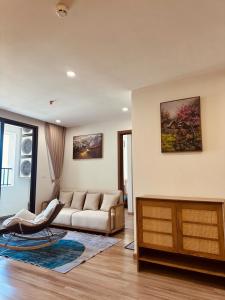 Cozy Apartment - 2 Bedrooms with Mountain and Lake View